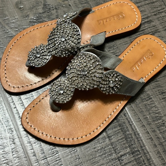 Elegant Silver Rhinestone Sandals - Picture 3 of 10